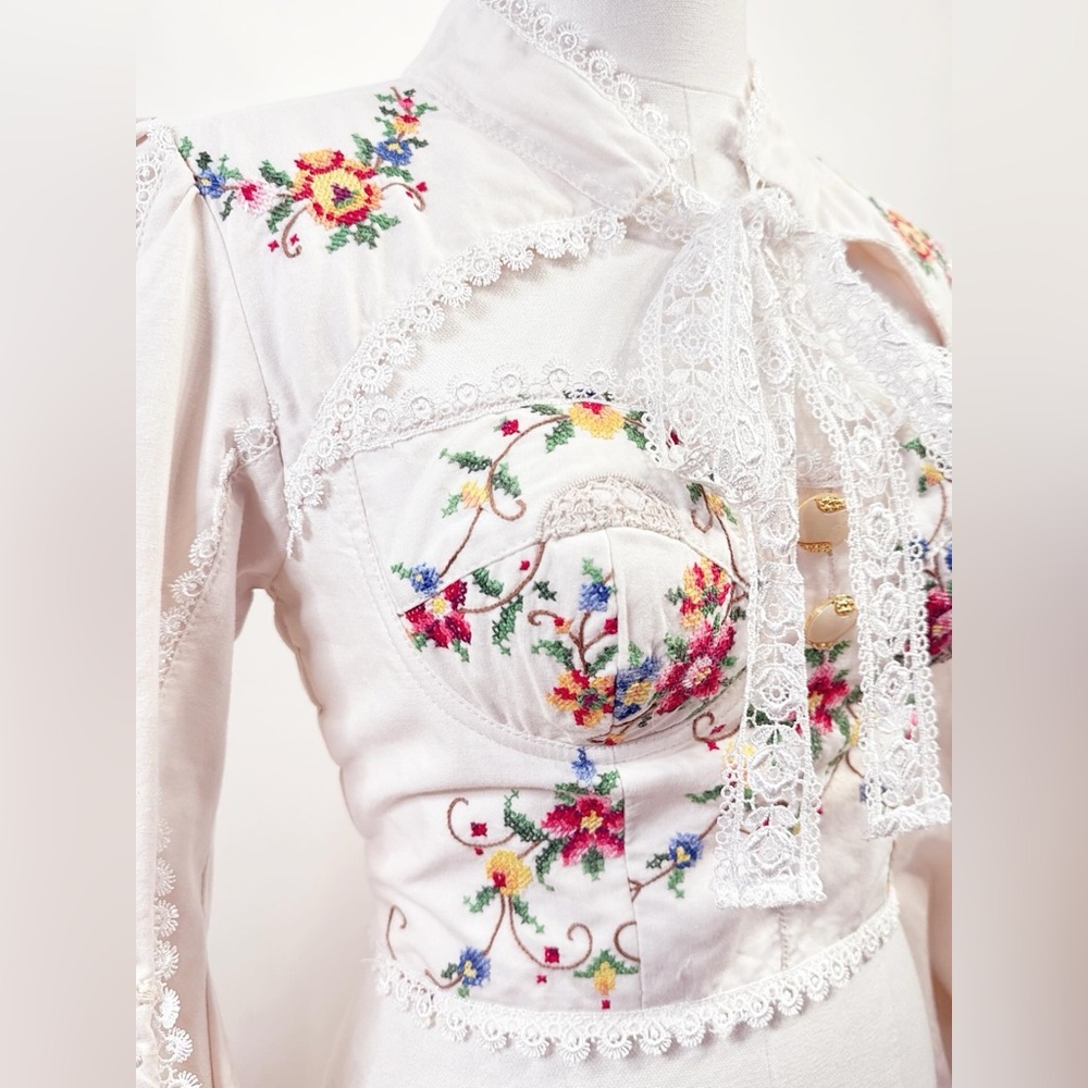 Embroidered Ivory Lace Tie-Neck Blouse - Picture 4 of 10